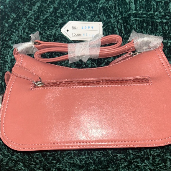 Elegant Pink Leather Shoulder Bag - Picture 2 of 5